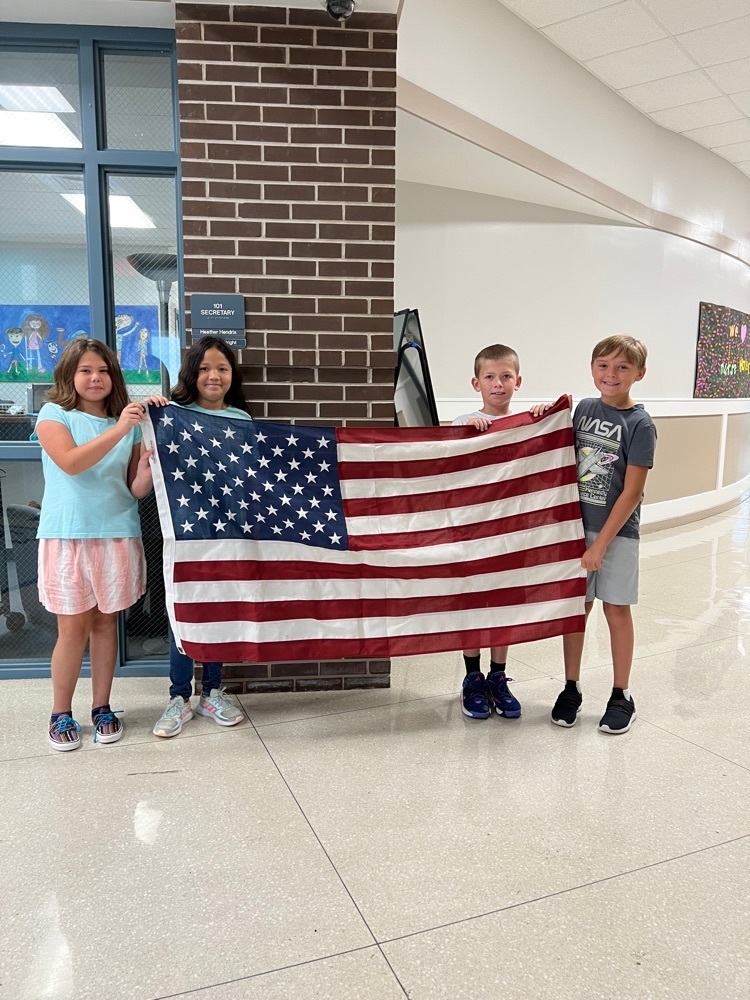 DES Flag Marshals - 4 students holding an American Flag
